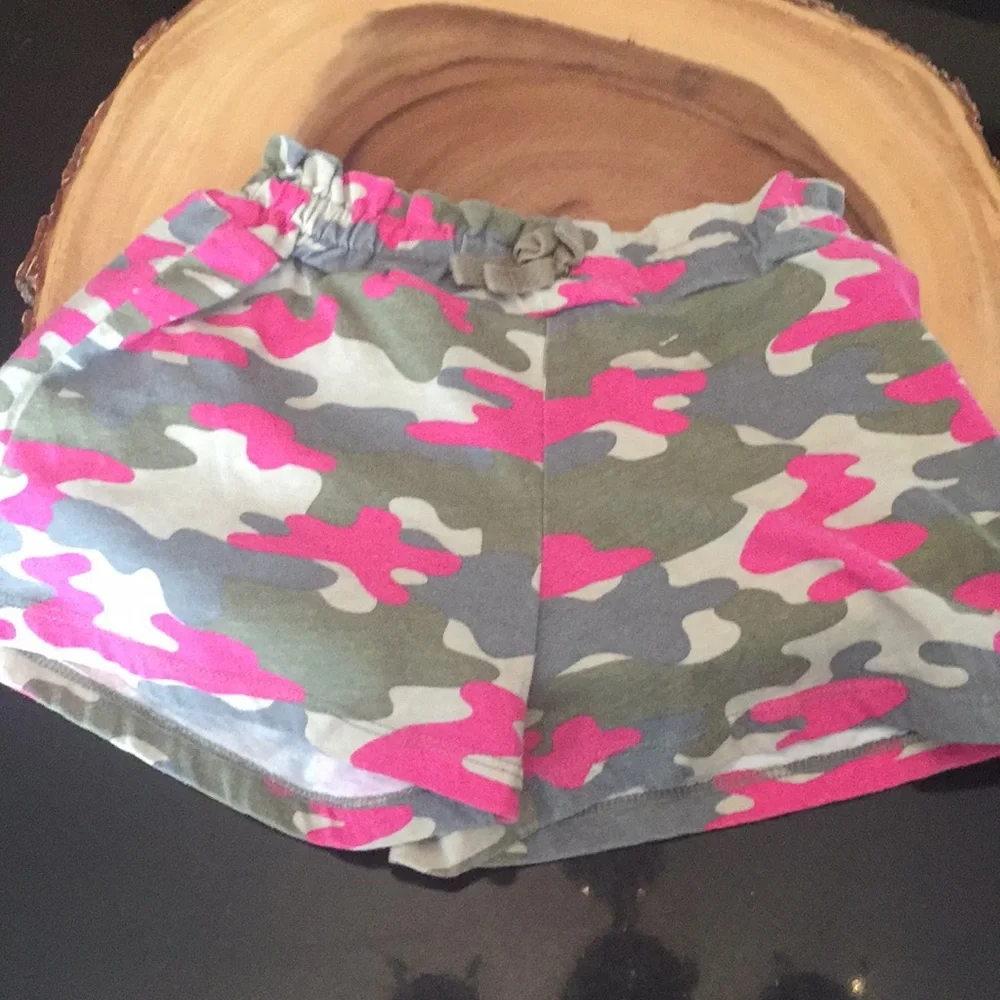 The Children’s place shorts pink and green camo size‎ small 5/6